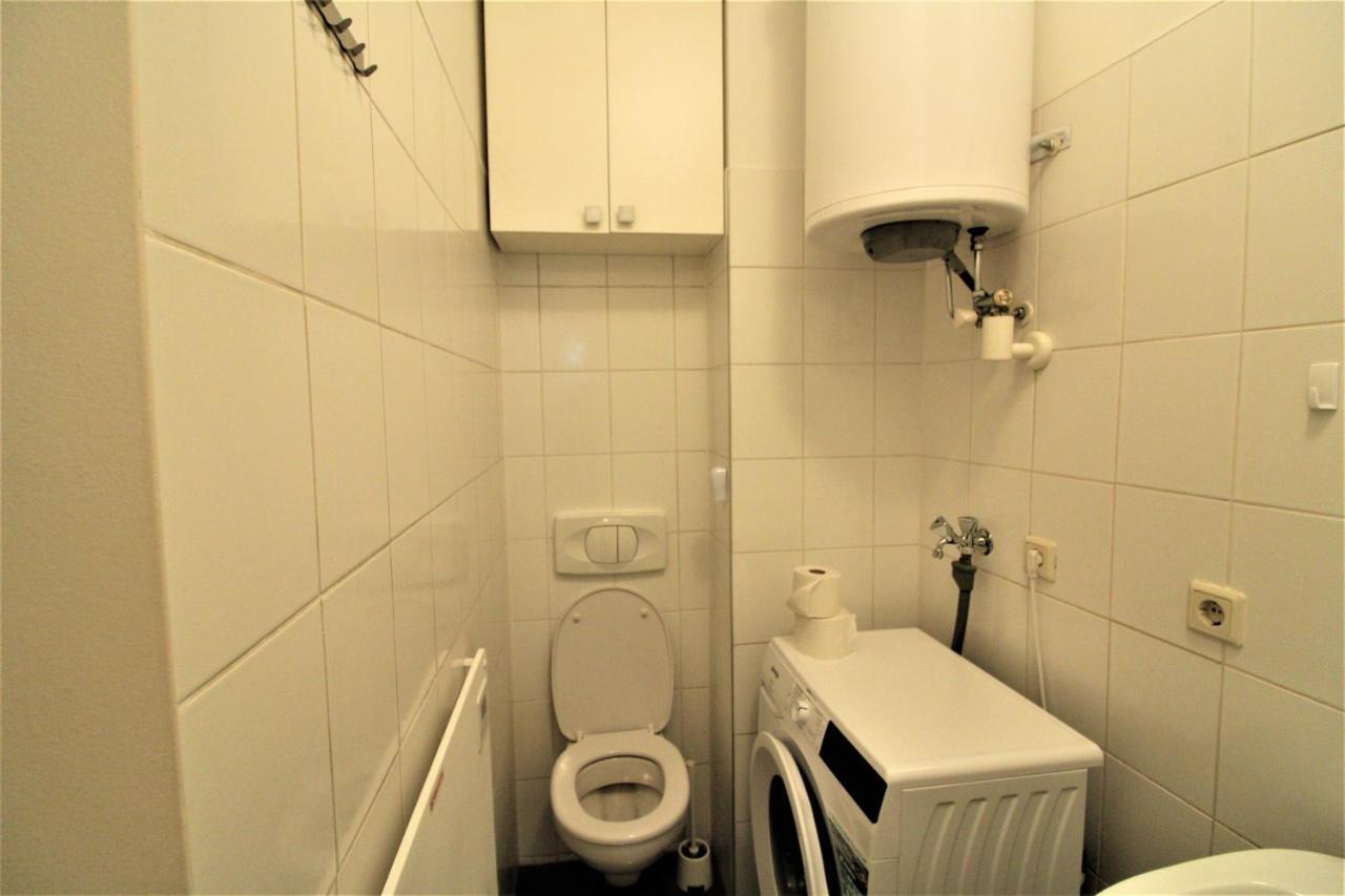 וינה Small Studio Close To City Center מראה חיצוני תמונה