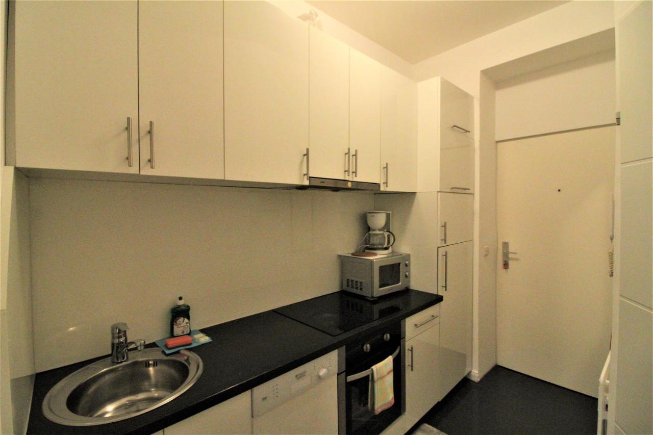 וינה Small Studio Close To City Center מראה חיצוני תמונה