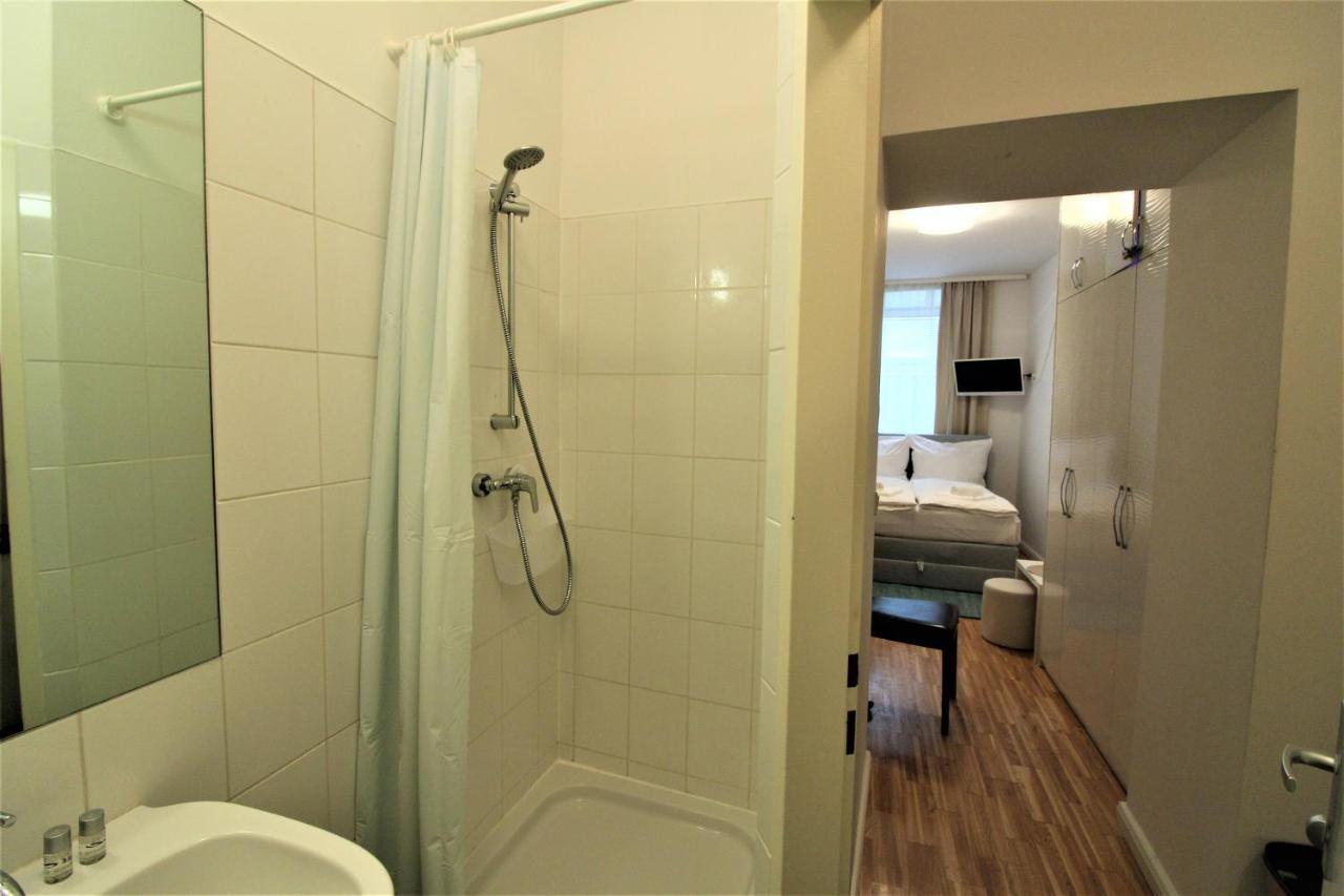 וינה Small Studio Close To City Center מראה חיצוני תמונה
